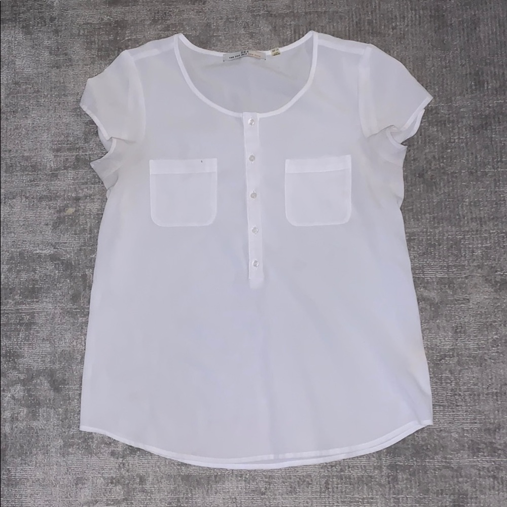 SALE! Gorgeous white shirt! Feels so good on the skin! Ready for you.